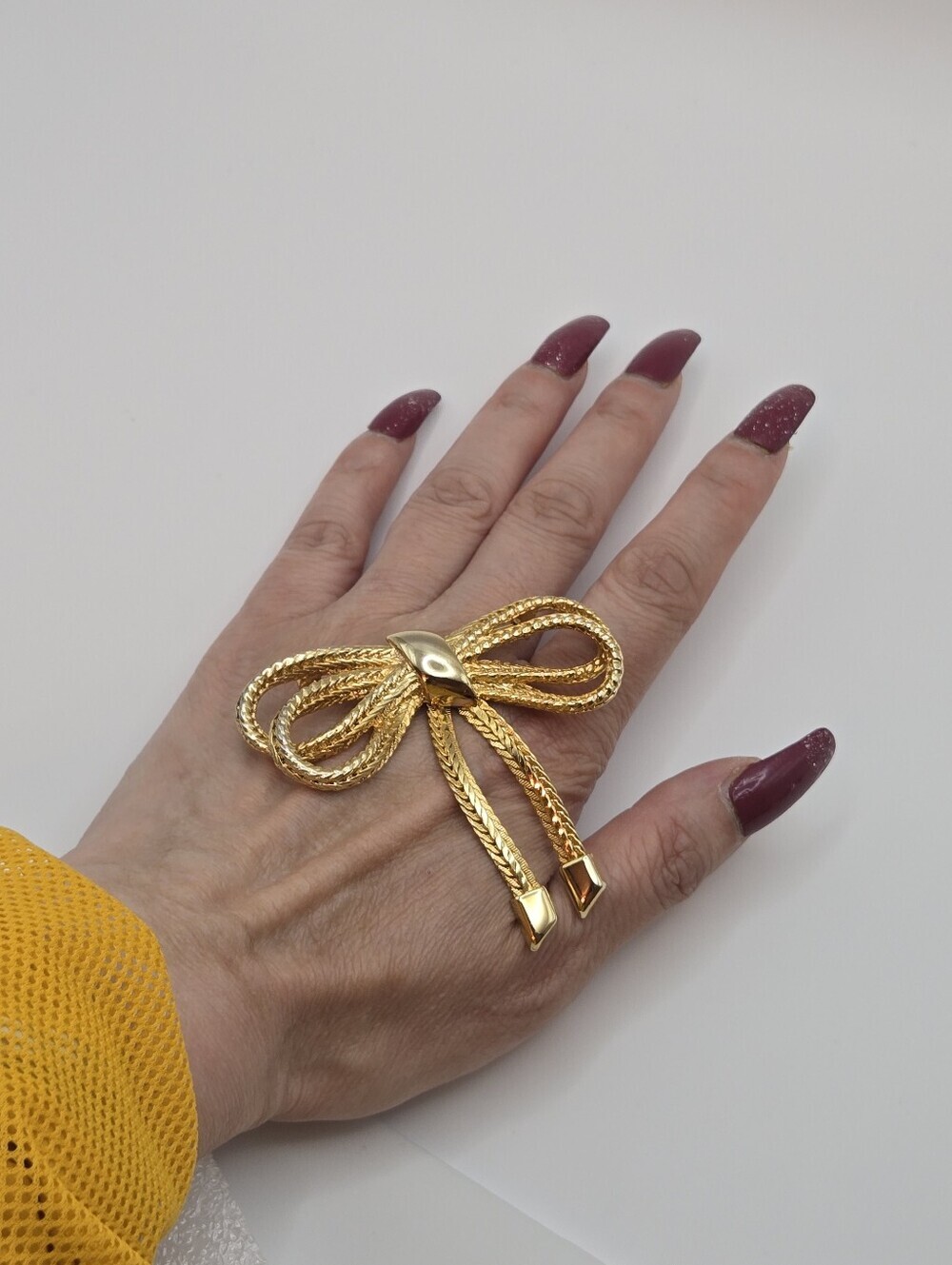 Vintage Gold Tone Bow Brooch - Picture 3 of 17